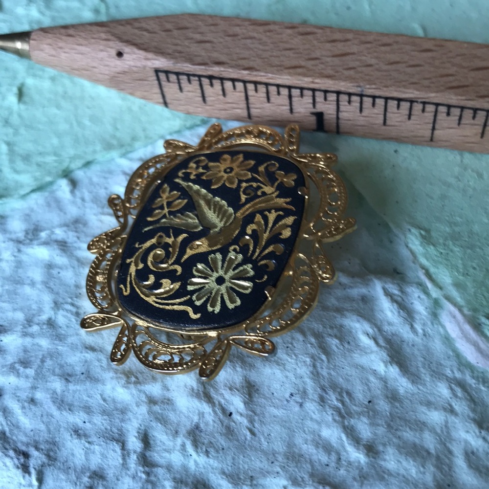 Spanish Damascene Filigree Brooch Real Gold Inlay EVC Trombone Clasp 1.5”x1.25” - Picture 3 of 4